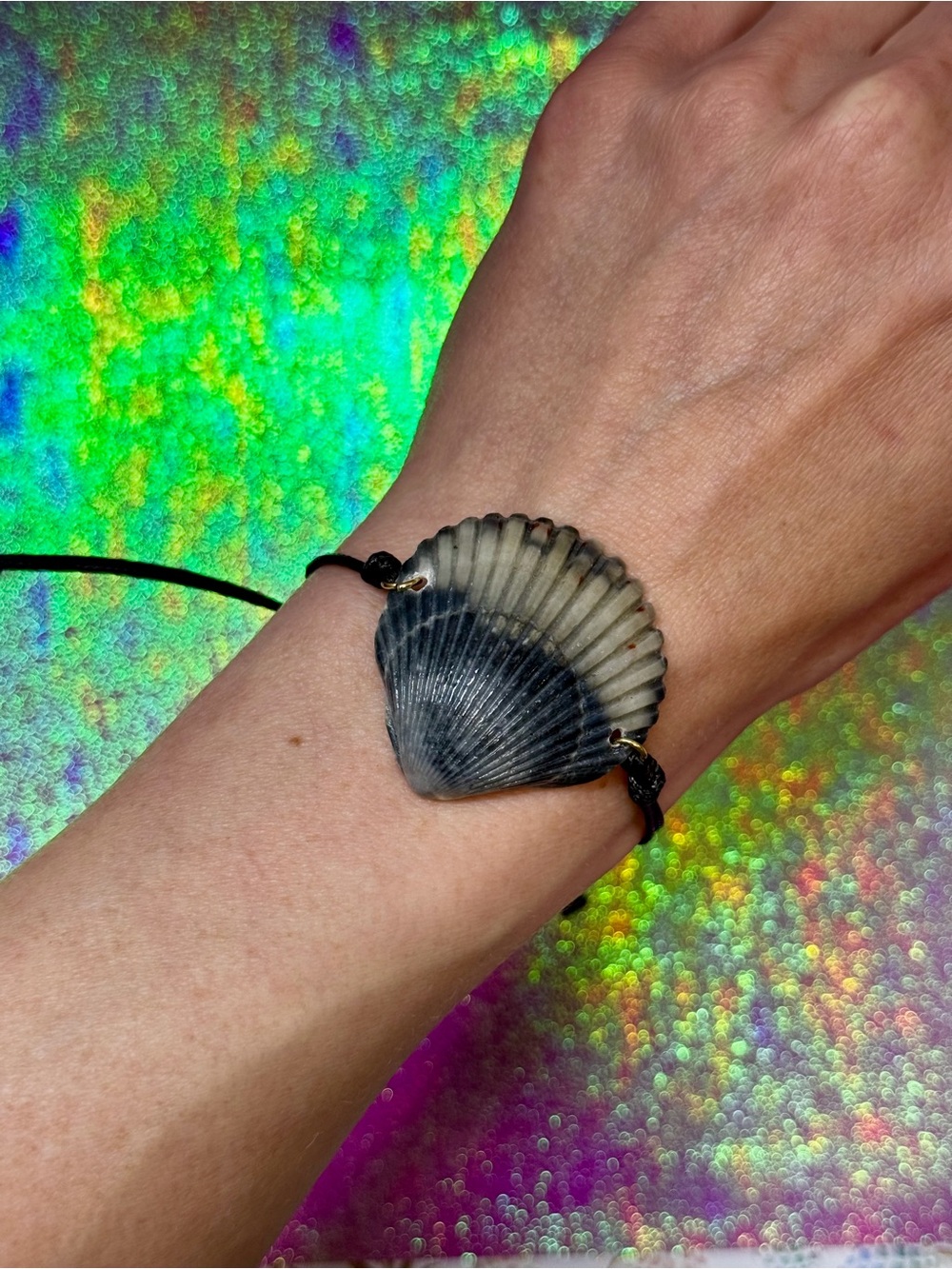 Adjustable Rare Patterned Black Scallop Shell with Black Cord Bracelet